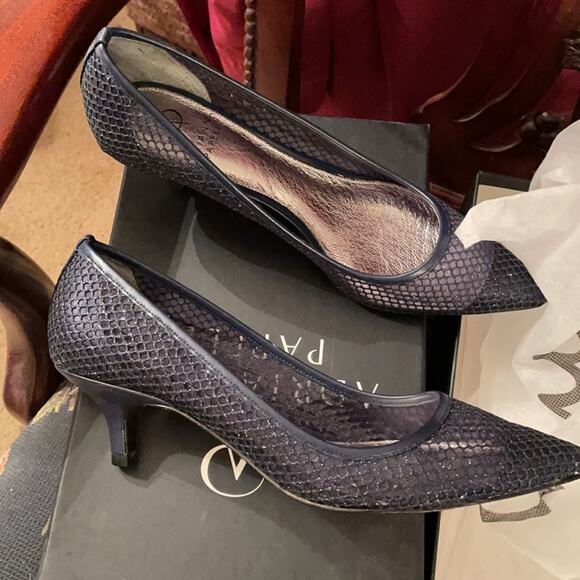 Adrianna papell navy pointed heels size 7.5 - Picture 2 of 6
